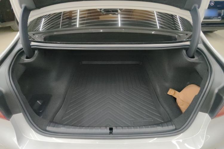 Used BMW 5 Series 2019 Facelifted 530Li Leading Edition M Sport Package
