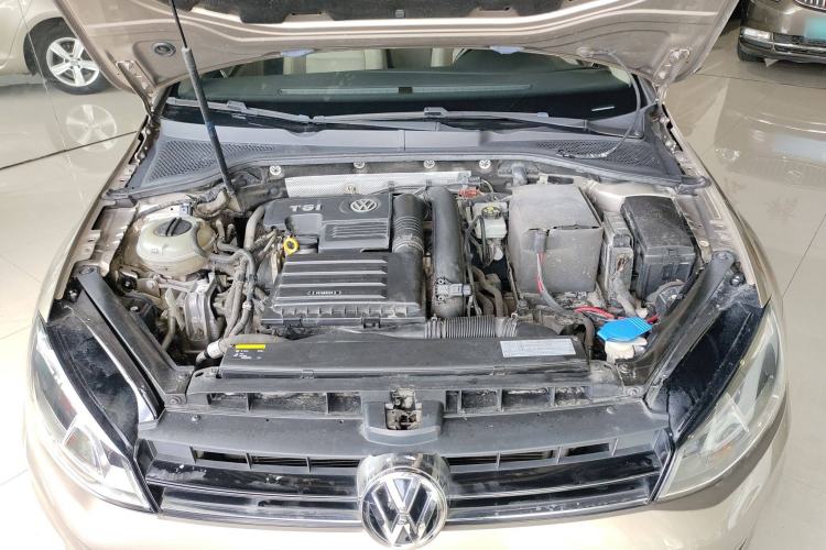 Used Volkswagen Golf 2015 1.4TSI Automatic Luxury Model
