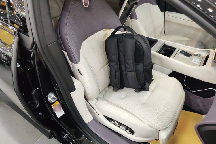 Used  12 2024 700 Three-Laser Rear-Wheel Drive Luxury Edition
