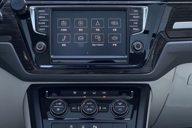 Used Volkswagen Touran 2018 Volkswagen Touran L 280TSI DSG Comfort Edition 7-seater
