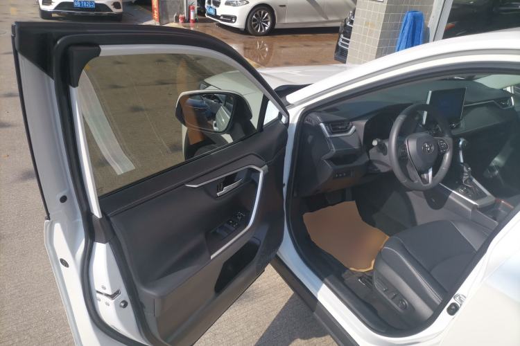 Used Toyota RAV4 2022 Dual-Engine 2.5L E-CVT Four-Wheel Drive Elite Plus Edition
