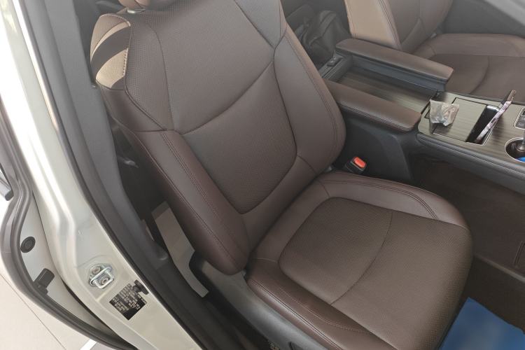 Used Toyota Granvia 2022 2.5L Hybrid Flagship Edition
