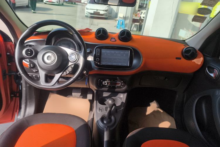 Used  forfour 2016 1.0L 52 kW Passion Edition
