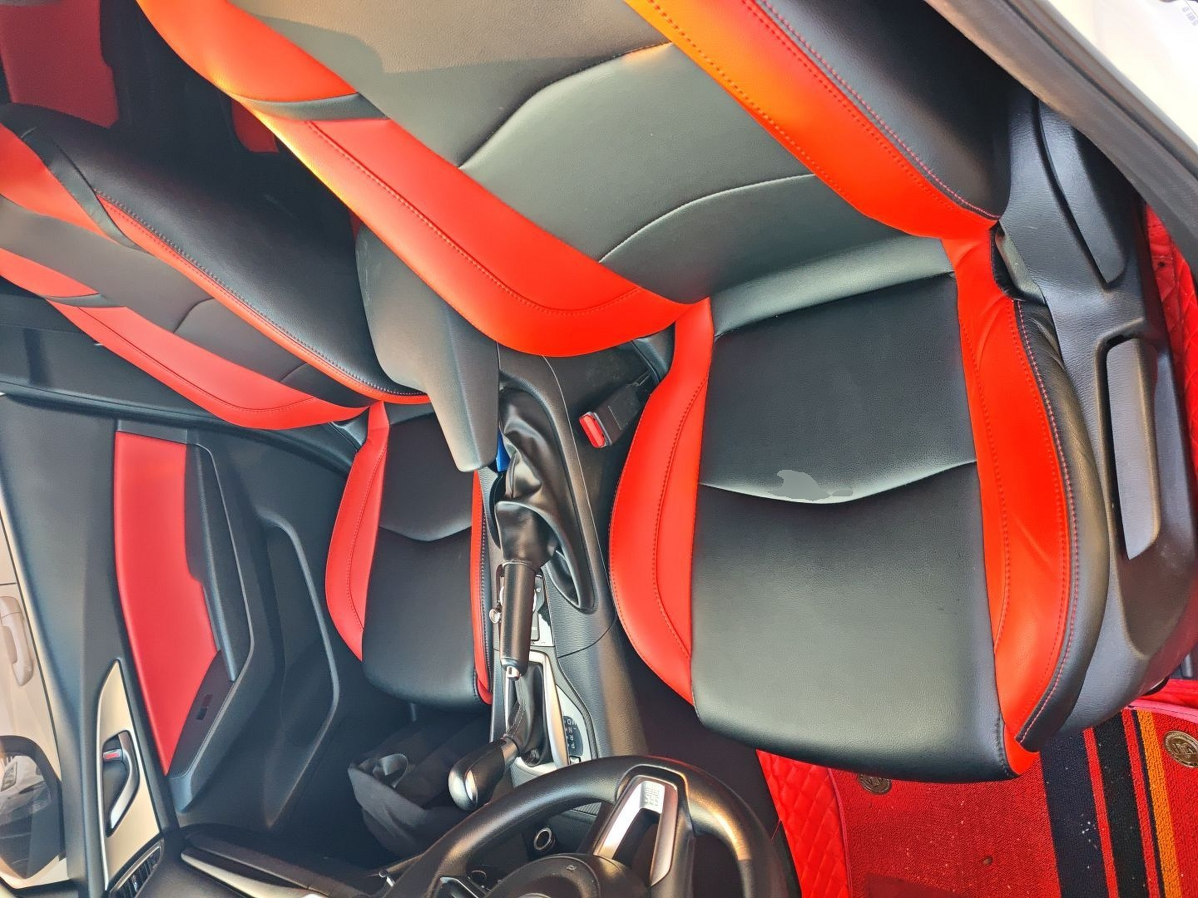 Переднее сиденье в автомобиле