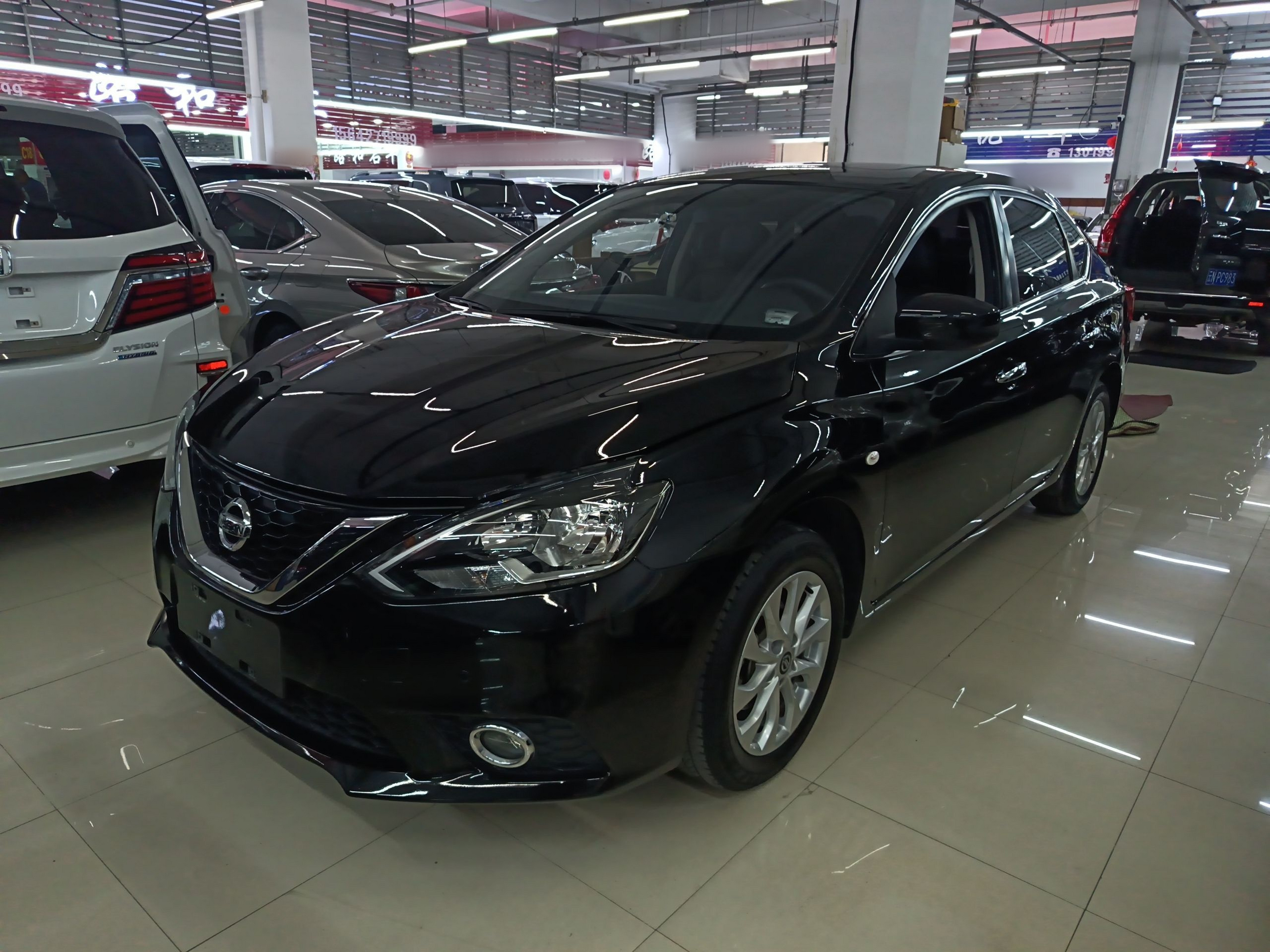 Под передней частью автомобиля