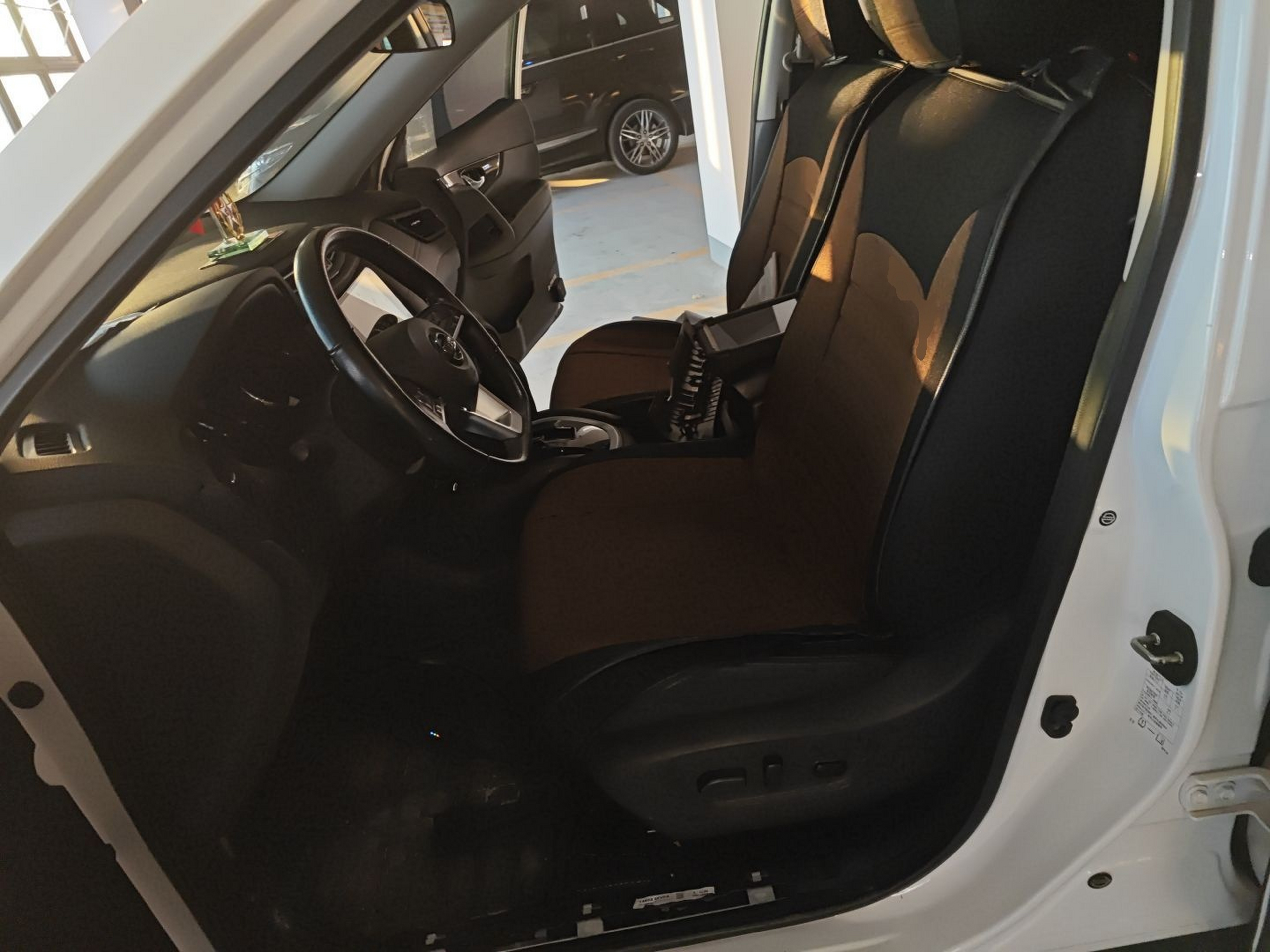 Переднее сиденье в автомобиле