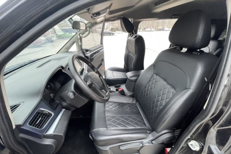 Used FORTHING Lingzhi 2022 Striving Version M5L 1.6L Luxury 7-Seater