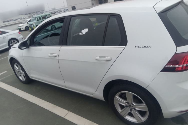 Used Volkswagen Golf 2017 1.6L Automatic Comfort Million-Vehicle Anniversary Edition
