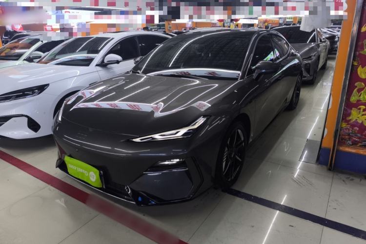 Used Geely Galaxy E8 2024 550 km Range Rear-Wheel-Drive PRO