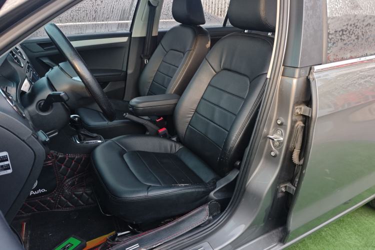 Used Volkswagen Jetta 2015 1.6L Automatic Fashion Model
