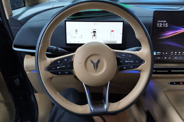 Used VOYAH Dream 2025 PHEV Four-Wheel-Drive Flagship Kunpeng Edition
