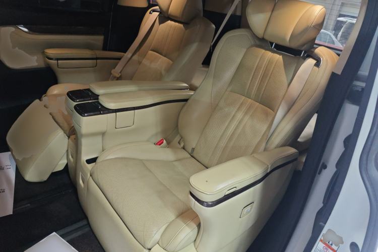 Used Toyota Alphard 2018 Revised Version 3.5L Premium Edition
