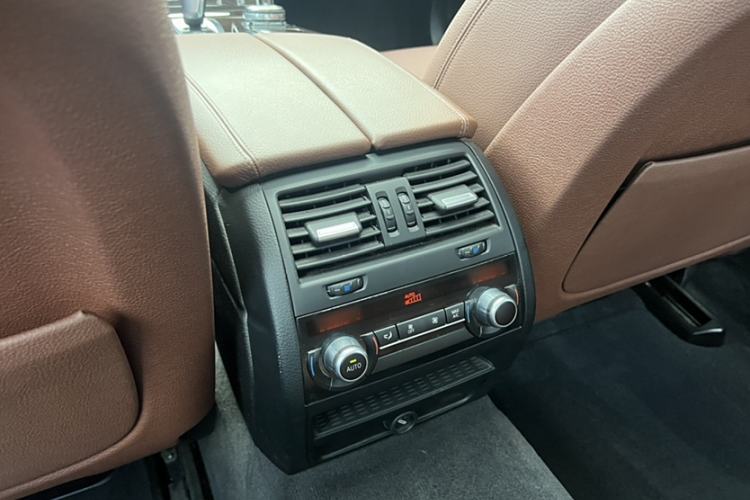 Used BMW 5 Series 2014 528Li Leading Model
