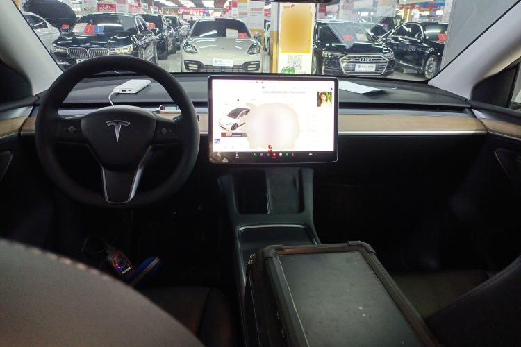 Used Tesla Model Y 2021 Long-Range All-Wheel-Drive Version
