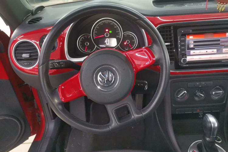 Used Volkswagen Beetle 2015 180TSI model
