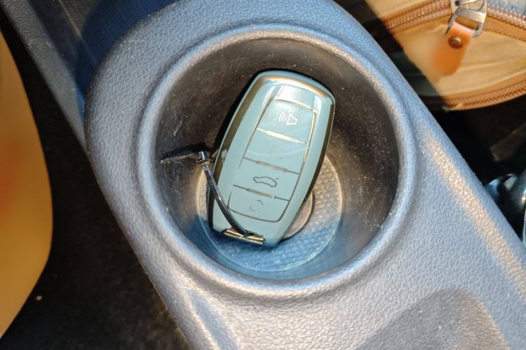 Used ORA White Cat 2022 Xiaoyue Mao Edition 360 km Luxury Model Lithium NMC
