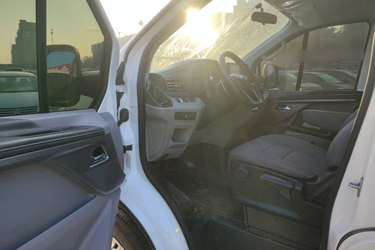 Used SAIC MAXUS Xintu V70 2023 2.0T Elite Edition Automatic Long Wheelbase Low Roof – 6/7 Seats