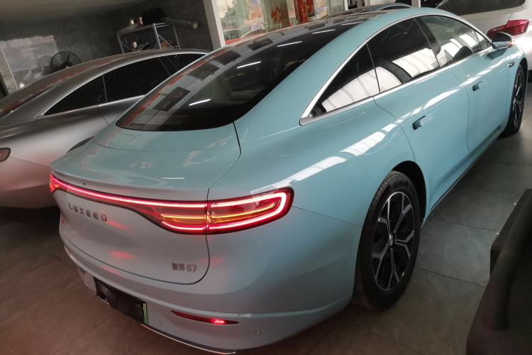 Used Hima Luxeed S7 2025 855 km Max
