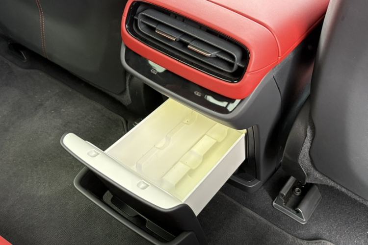 Used  SU7 2024 Four-Wheel Drive Ultra-Long Range Advanced Intelligent Driving Max Edition
