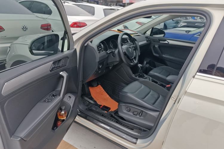 Used Volkswagen Tiguan L 2019 Revised 330TSI Automatic Two-Wheel Drive Smart & Luxury Edition China VI Standard
