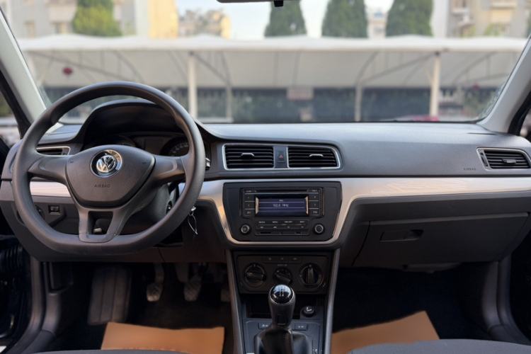 Used Volkswagen Lavida 2015 1.6L Manual Fashion Edition
