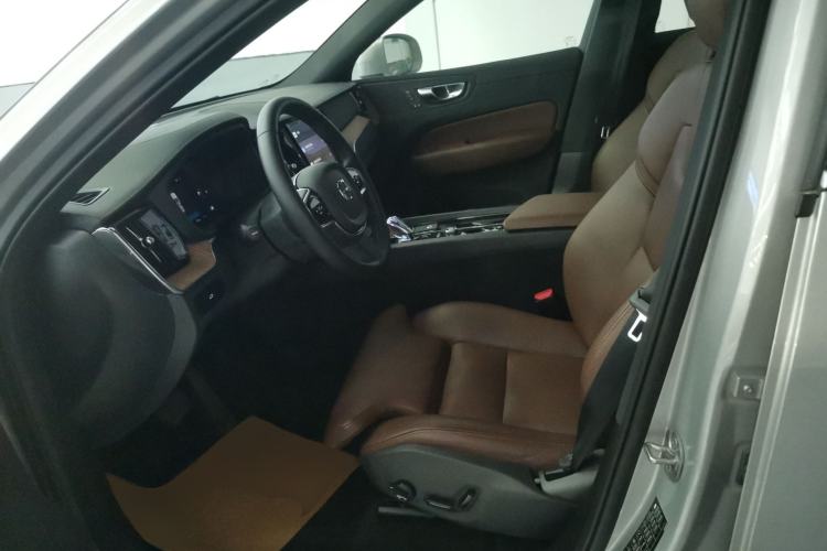 Used Volvo XC60 2025 B5 Four-Wheel Drive Smart & Advanced Luxury Edition