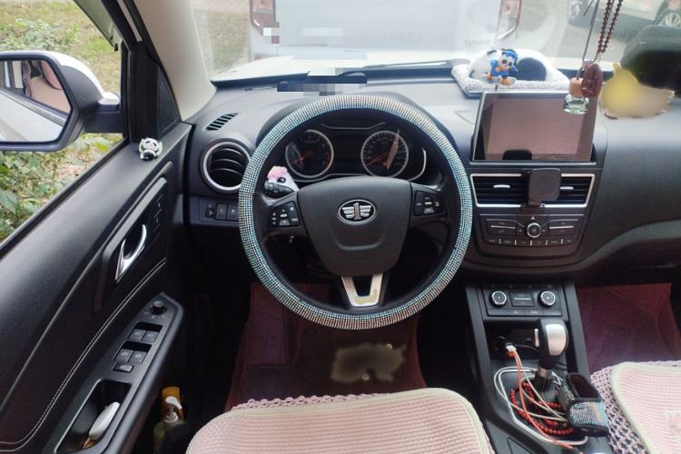 Used Bestune X40 2018 Internet Celebrity Edition 1.6L Automatic Luxury Version
