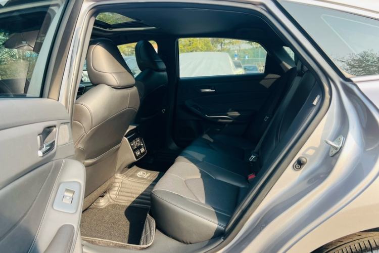 Used Toyota Avalon 2023 2.0L XLE Deluxe Edition
