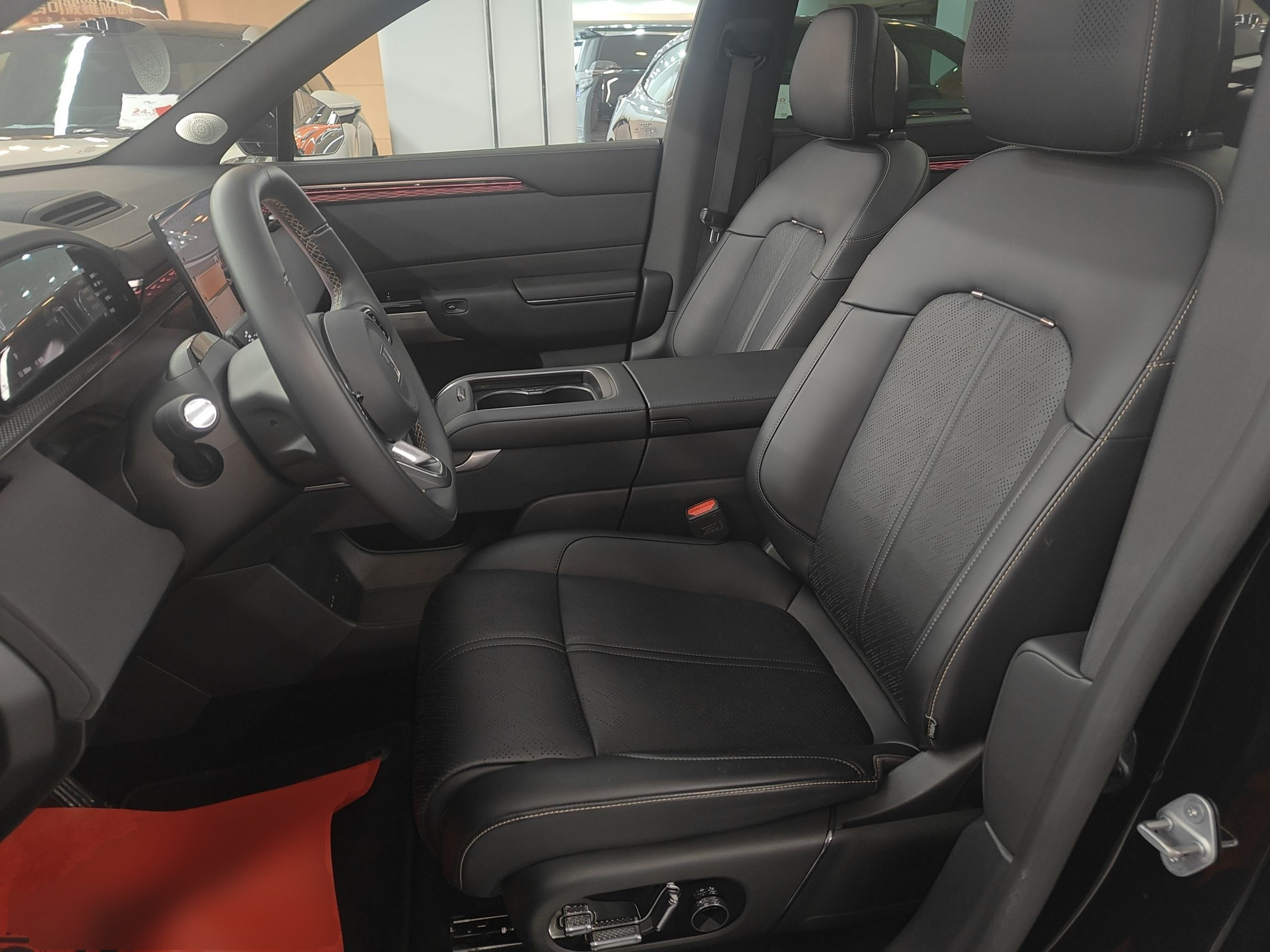 المقاعد الأمامية داخل السيارة