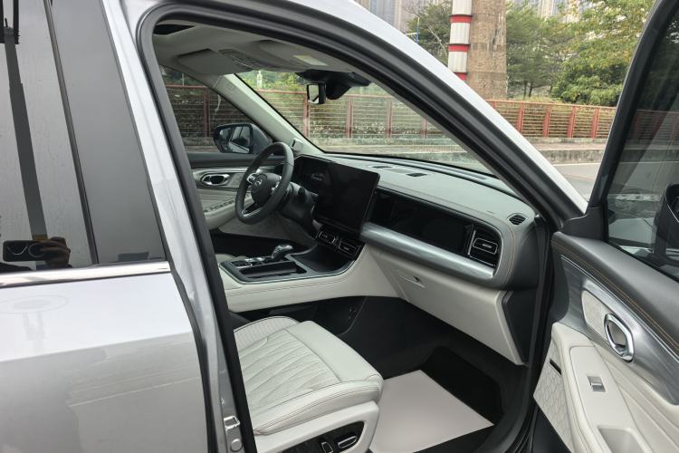 Used GAC Trumpchi GS8 2022 Linghang Series 2.0 TGDI Two-Wheel-Drive Luxury Smart Connectivity Version (7 Seats)