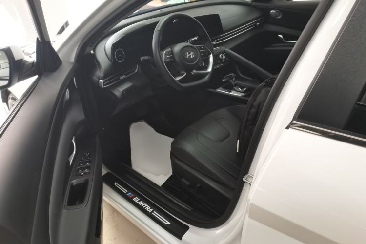 Used Hyundai Elantra 2023 1.5L CVT LUX Prestige Edition
