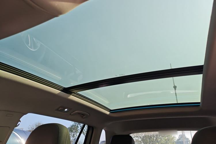 Used Volkswagen Tiguan L 2023 330TSI Automatic Two-Wheel Drive R-Line Enjoyment Edition
