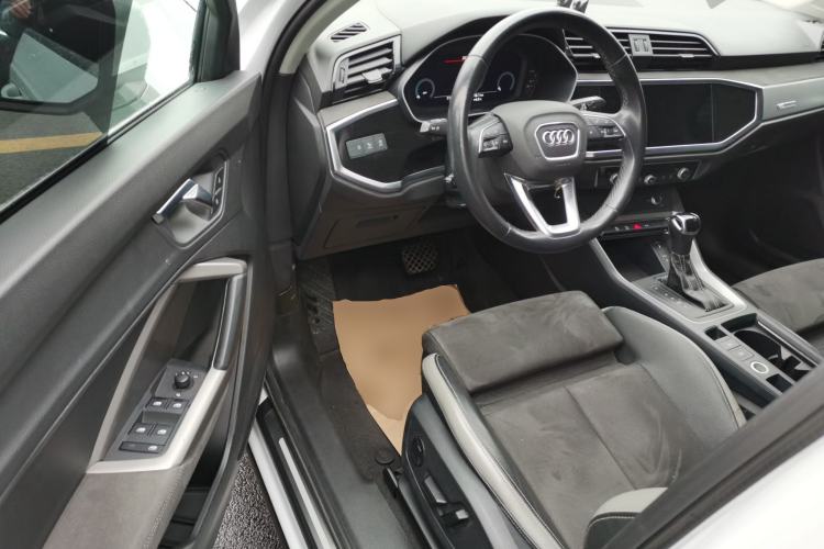 Used Audi Q3 2022 35 TFSI Progressive Dynamic Edition
