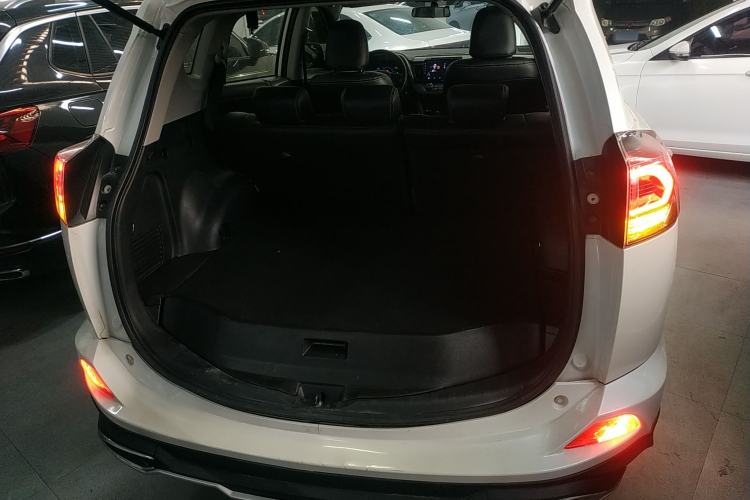 Used Toyota RAV4 2019 2.0L CVT Two-Wheel Drive Pioneer Edition China VI Standard
