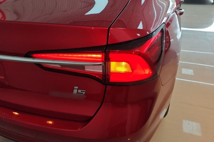 Used Roewe i5 2020 1.5L Automatic 4G Connect Luxury Flagship Edition
