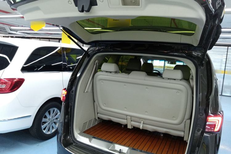 Used Buick GL8 2022 Land Cruiser Executive Class 652T Comfort Model
