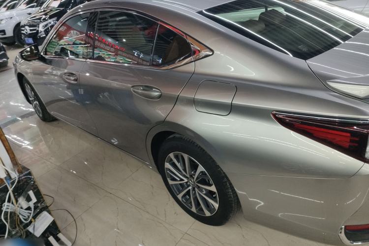 Used Lexus ES 2022 300h Excellence Edition
