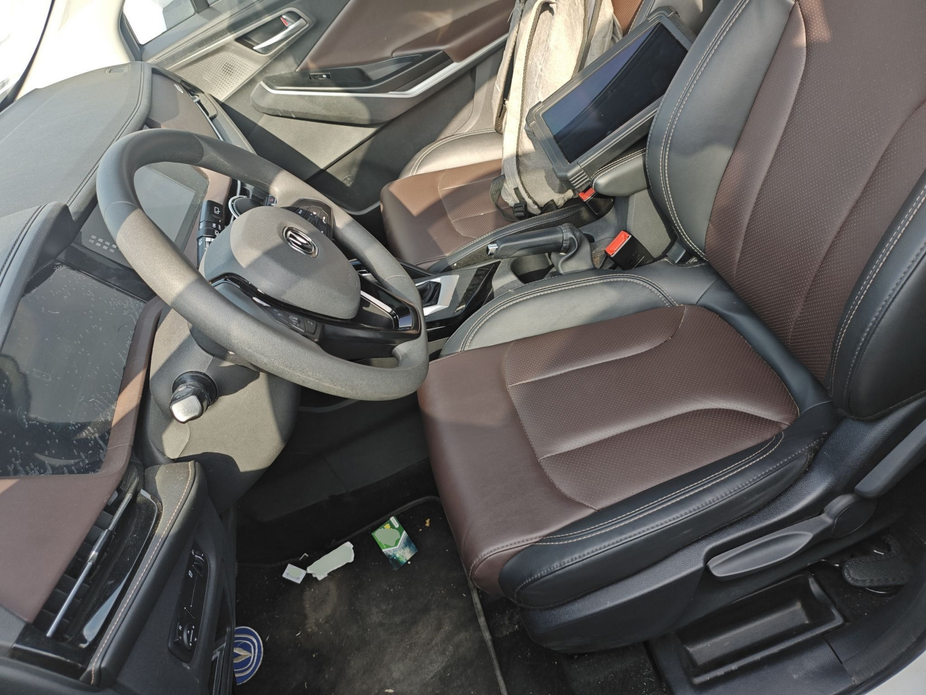 Переднее сиденье в автомобиле