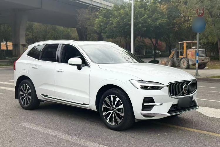 Used Volvo XC60 2023 B5 4x4 Smart Luxury Edition