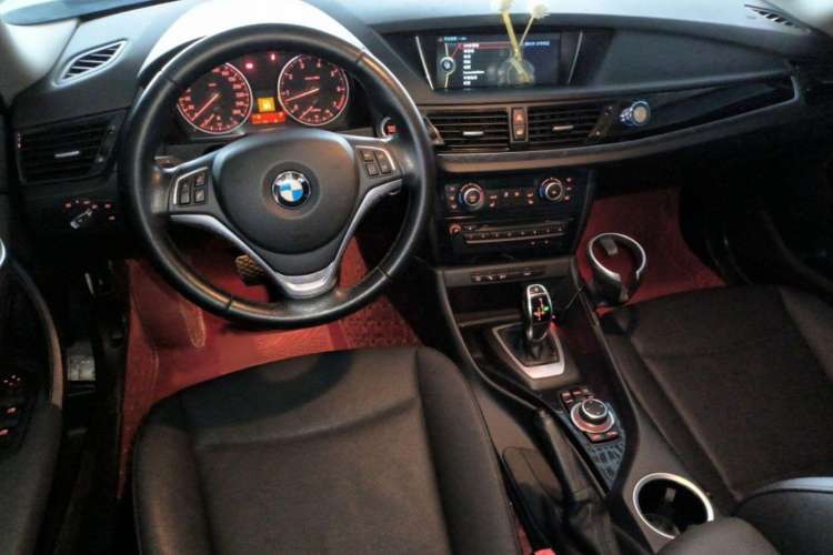 Used BMW X1 2015 sDrive18i Leading Edition
