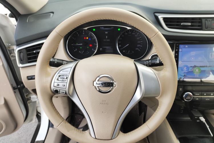 Used Nissan X-Trail 2014 2.5L CVT Leading Edition 4WD
