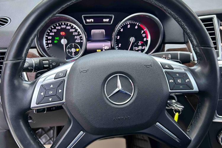 Used Mercedes-Benz M-Class 2014 ML 400 4MATIC Dynamic Model
