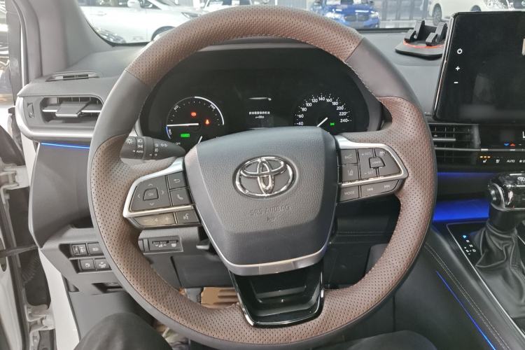 Used Toyota Sienna 2024 2.5L Hybrid Four-Wheel Drive Prestige Edition