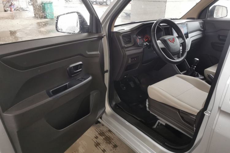 Used Wuling Hongguang V 2022 1.5L Jingqu Edition Enclosed-Window Vehicle with Electric Power Steering LAR
