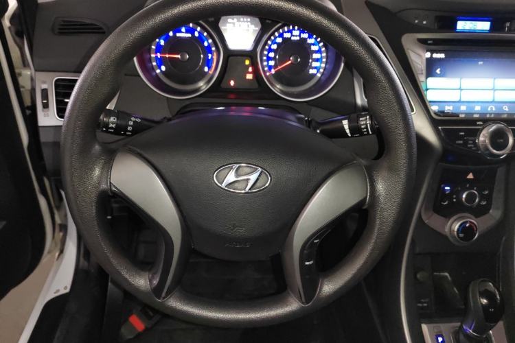 Used Hyundai Elantra 2015 1.6L Automatic Fashion Model