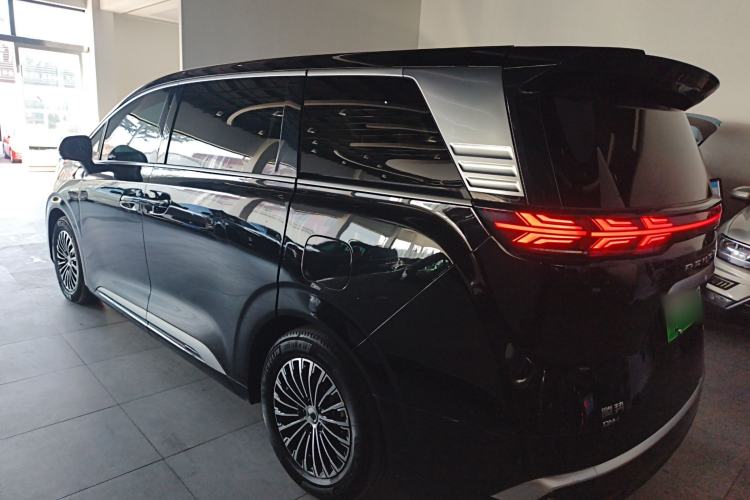 Used Denza D9 2022 DM-i 1040 Prestige Model
