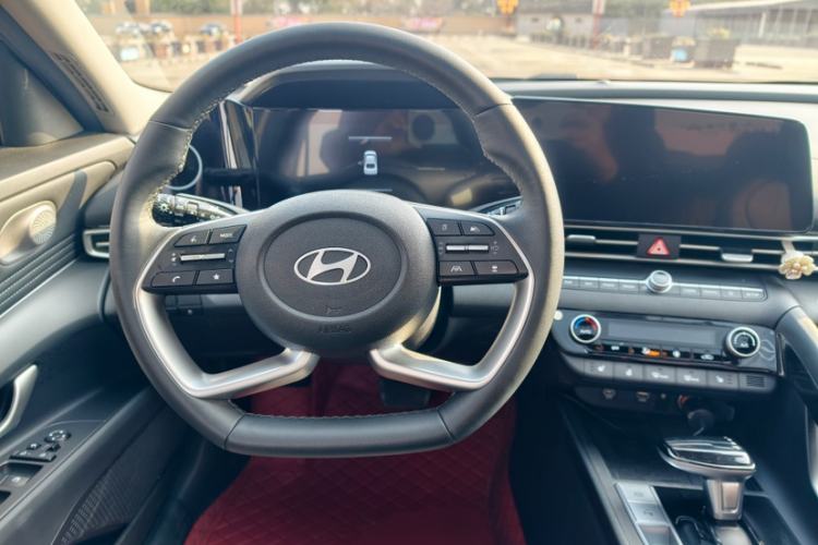 Used Hyundai Elantra 2023 1.5L CVT LUX Prestige Edition
