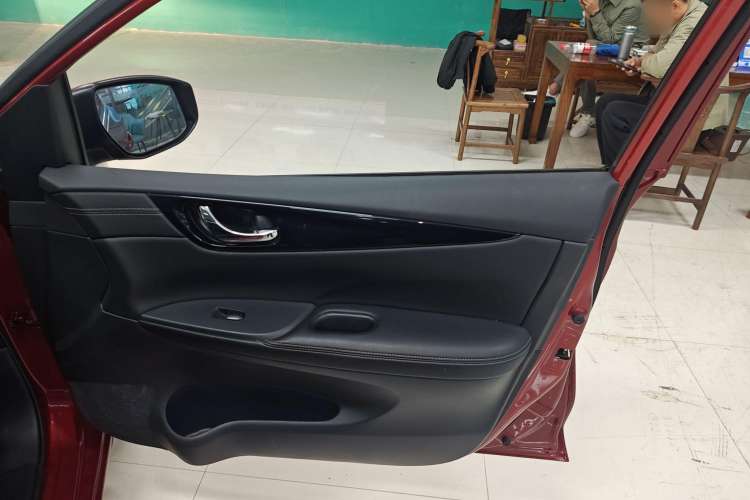 Used Nissan Tiida 2016 1.6L CVT Cool Dynamic Edition
