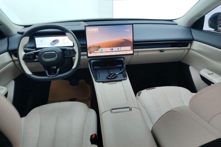 Used Lynk & Co 07 2024 EM-P 126 Long-Range Halo
