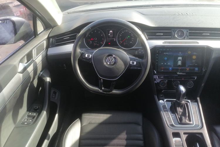 Used Volkswagen Magotan 2017 330TSI DSG Leading Model
